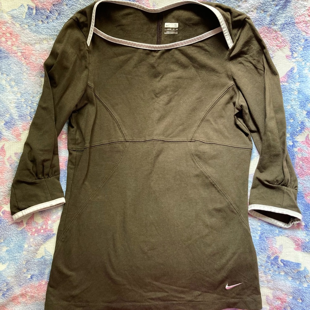 🫒Women’s Nike Shirt, size Small (4-6 Petite)